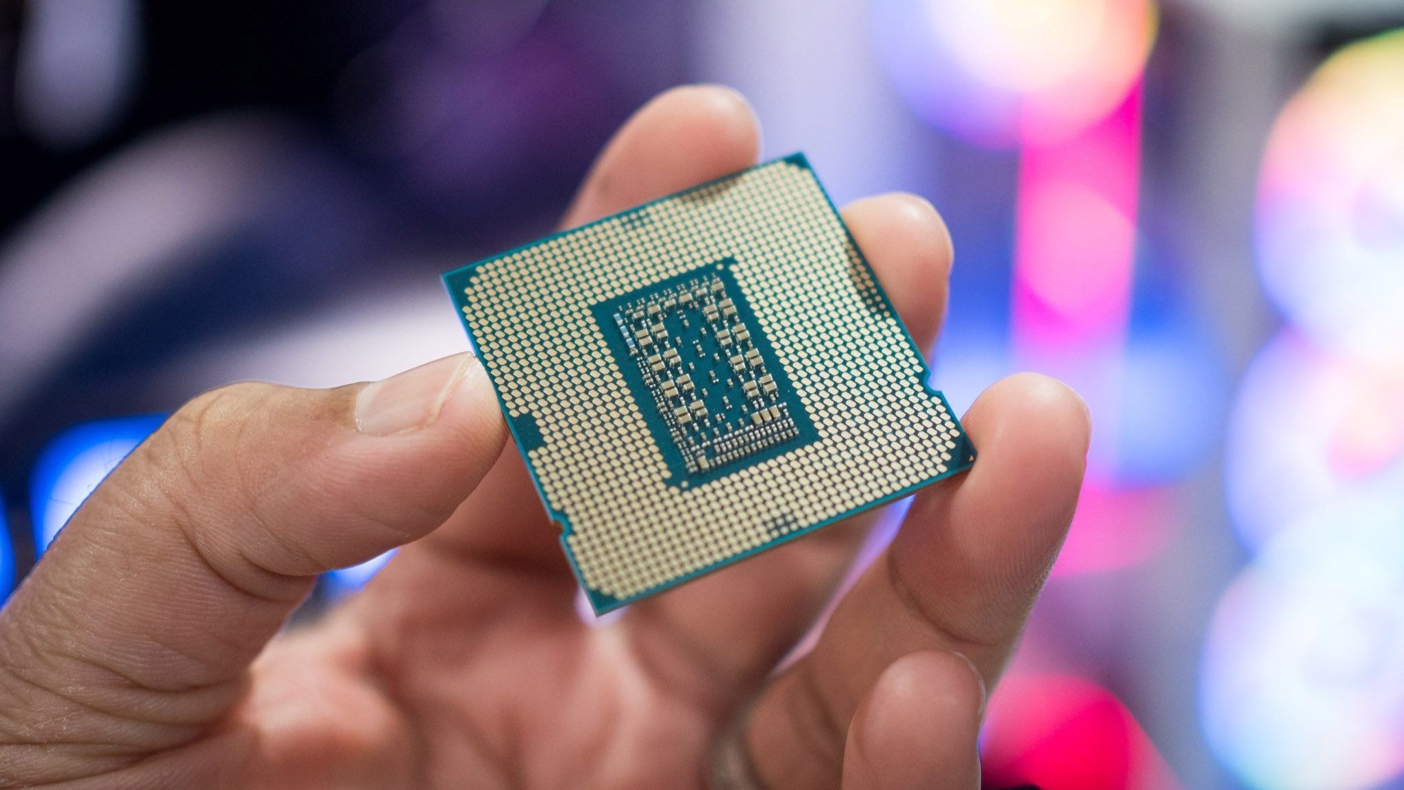 Benchmark Database Reveals Intel Arrow Lake and Lunar Lake CPUs, Focusing on Graphics Details